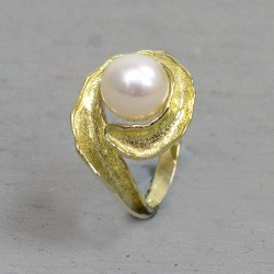JEH GOUDEN RING 14 KARAAT EN ZOETWATERPAREL - 212774 JEH GOUDEN RING 14 KARAAT EN ZOETWATERPAREL - 212774